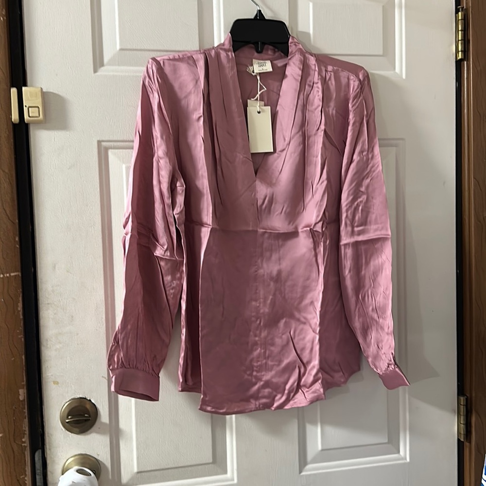 GOOD HART SATIN V-NECK TOP: PINK: NEW WITH TAGS: SIZE S
